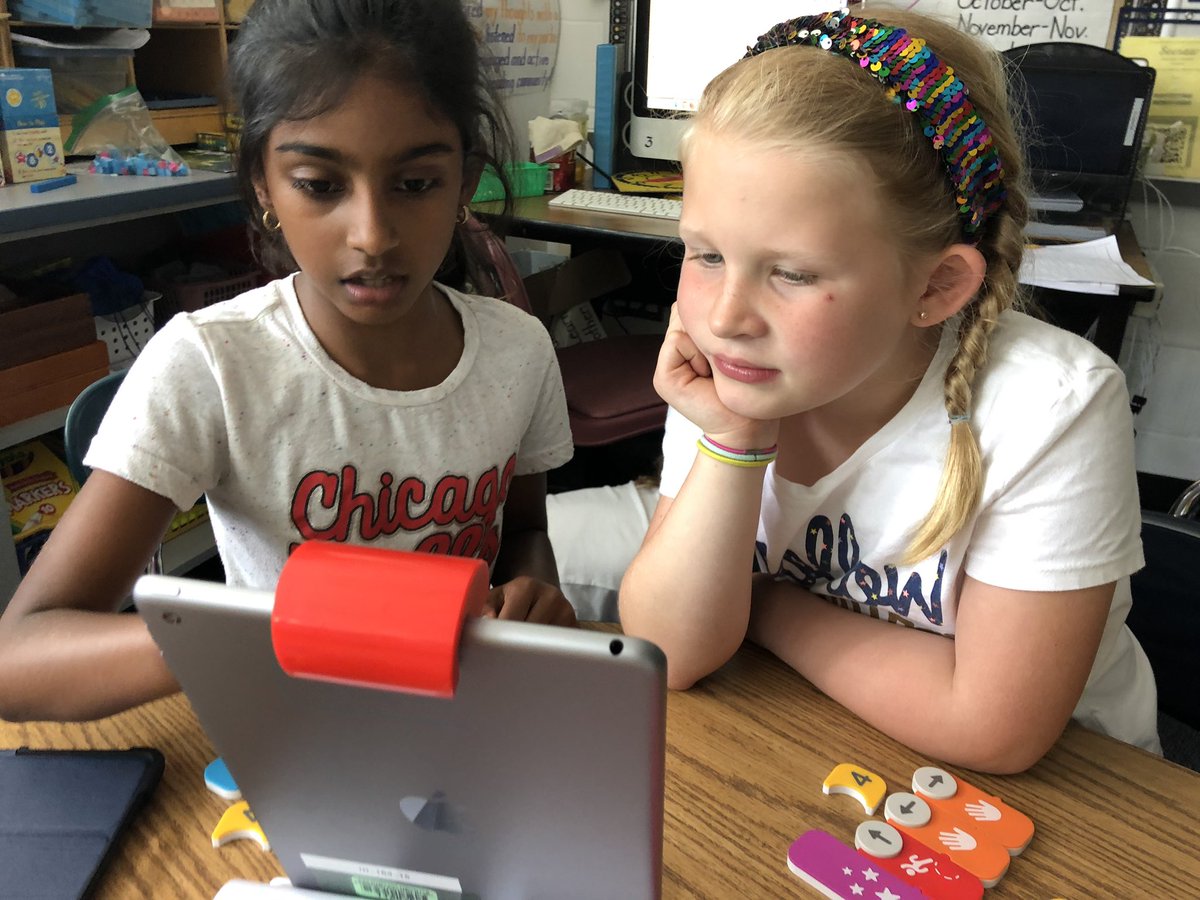1mrsbedingfield's tweet image. The intensity...the concentration is evident during @PlayOsmo with #codingawbie #IvyHillLeague #thisishard #perseverance #strawberries #problemsolving #teamwork