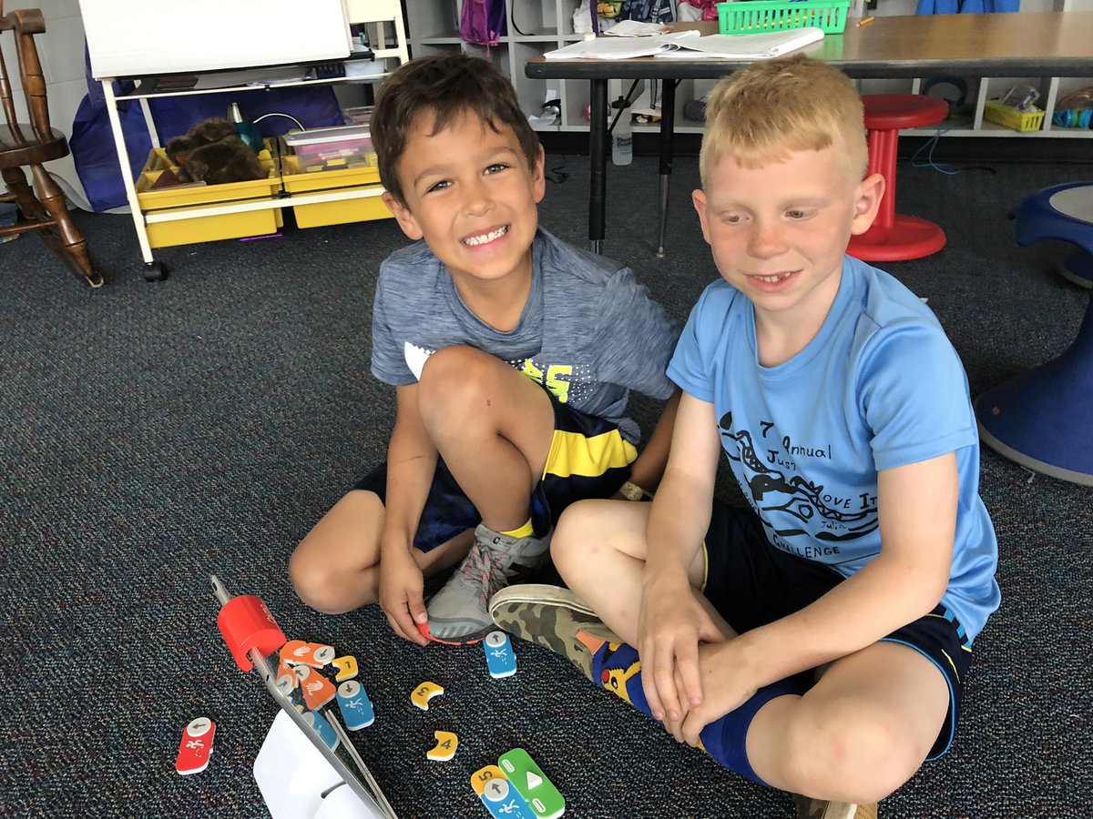 1mrsbedingfield's tweet image. The intensity...the concentration is evident during @PlayOsmo with #codingawbie #IvyHillLeague #thisishard #perseverance #strawberries #problemsolving #teamwork