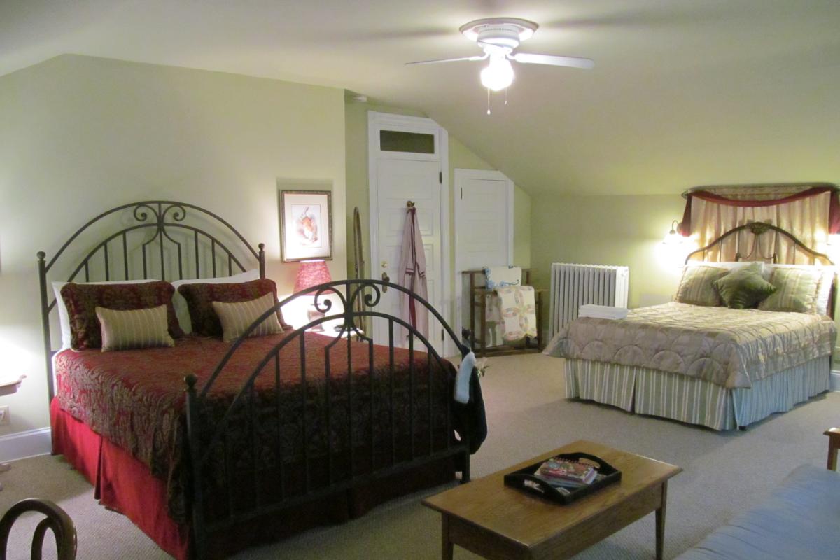 TeaKettleInn's tweet photo. All of our charming rooms are uniquely decorated with their own themes. https://t.co/LfnvM9C24c