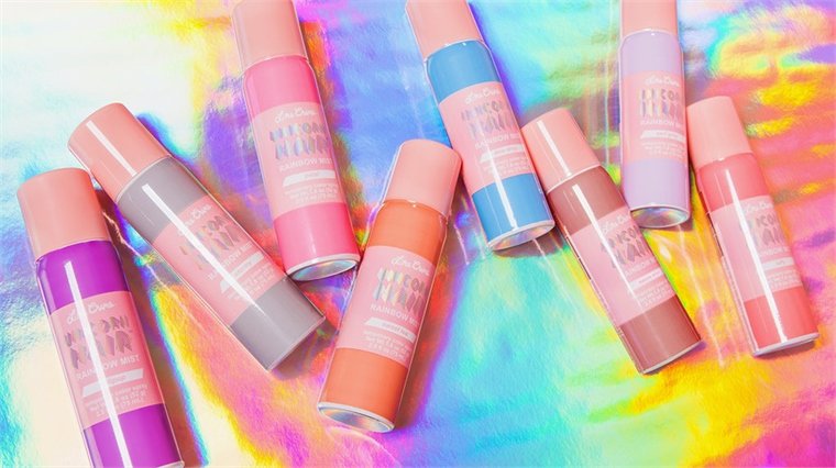 As #festival season continues, #beauty inspiration is packed with bold pops of color &amp; glints of shimmer bit.ly/2W4jqVA <a href="/d_daswaney/">Disha Daswaney</a> reports for @Stylus_LIVE #HearstLive