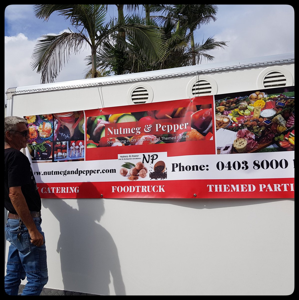 AndNutmeg's tweet photo. Just a subtle banner going on the back of our #foodtruck for her #event today ....ph:0403800010
#catering #brisbane #goldcoast #diycatering #fingerfood #platters #grazingtable #party #corporate #bbq #cookinglessons #cocktailparty #delivery #handcrafted #rovingcanape #privatechef https://t.co/MpntG7MxLw