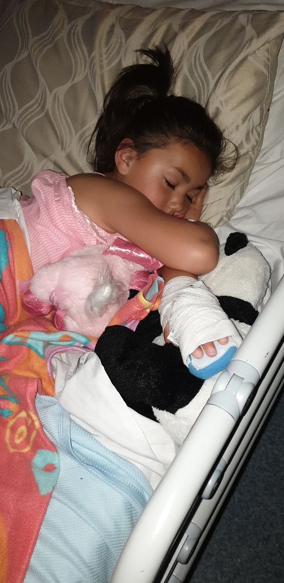 cglynn1989's tweet image. My little warrior all worn out after another long day #cfwarrior #hospitallife #3down #7togo🥰