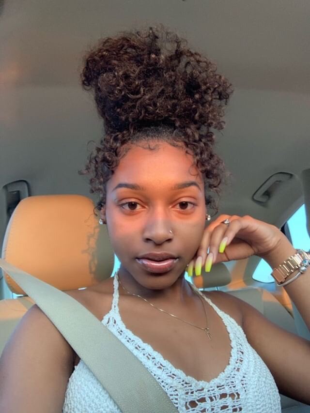 AfroStunnerz's tweet photo. Issa thread, drop your favorite car selfie ✨ https://t.co/5bFOxCD10O