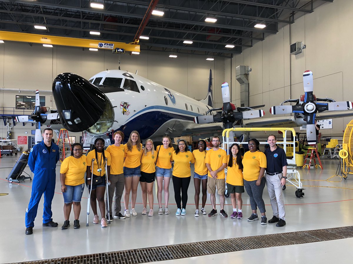 WCSREU's tweet photo. The #WCSREU 2019 students got a tour of the Hurricane Hunters facility in Lakeland today from flight director Michael Holmes and 2 of the pilots for the Twin Otter aircraft. Thanks for having us!
@NOAA @NOAA_HurrHunter @USouthFlorida #wxtwitter #hurricanes #scicomm #nsf https://t.co/mTGOMJYHlL