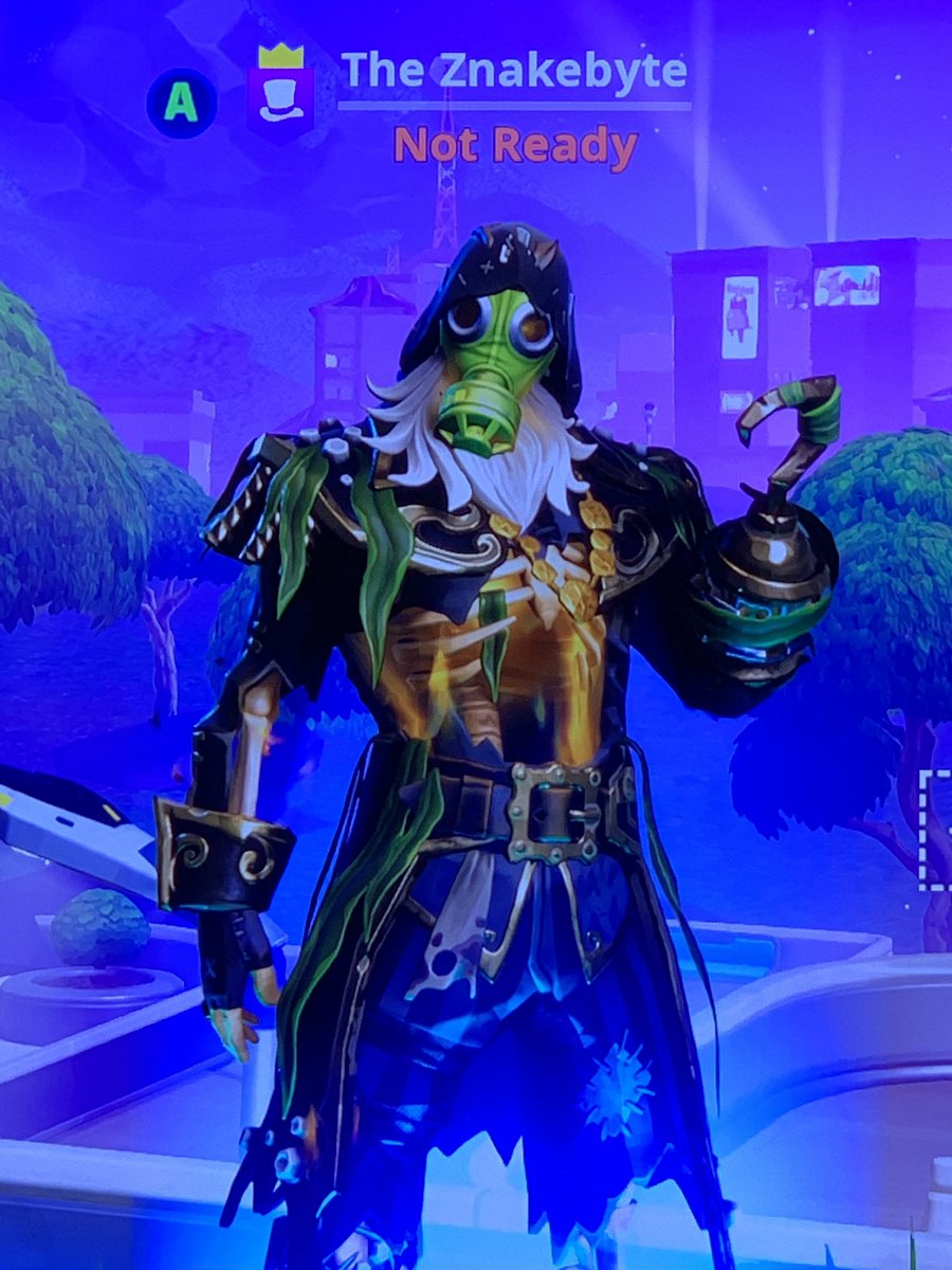 ZnakeByte's tweet photo. Anyone else has these strange "wrong head"-bugs? Yesterday I was Fish King (I've King with fish head) @EpicGames #fortnite #xbox https://t.co/2EdLMZKNoR