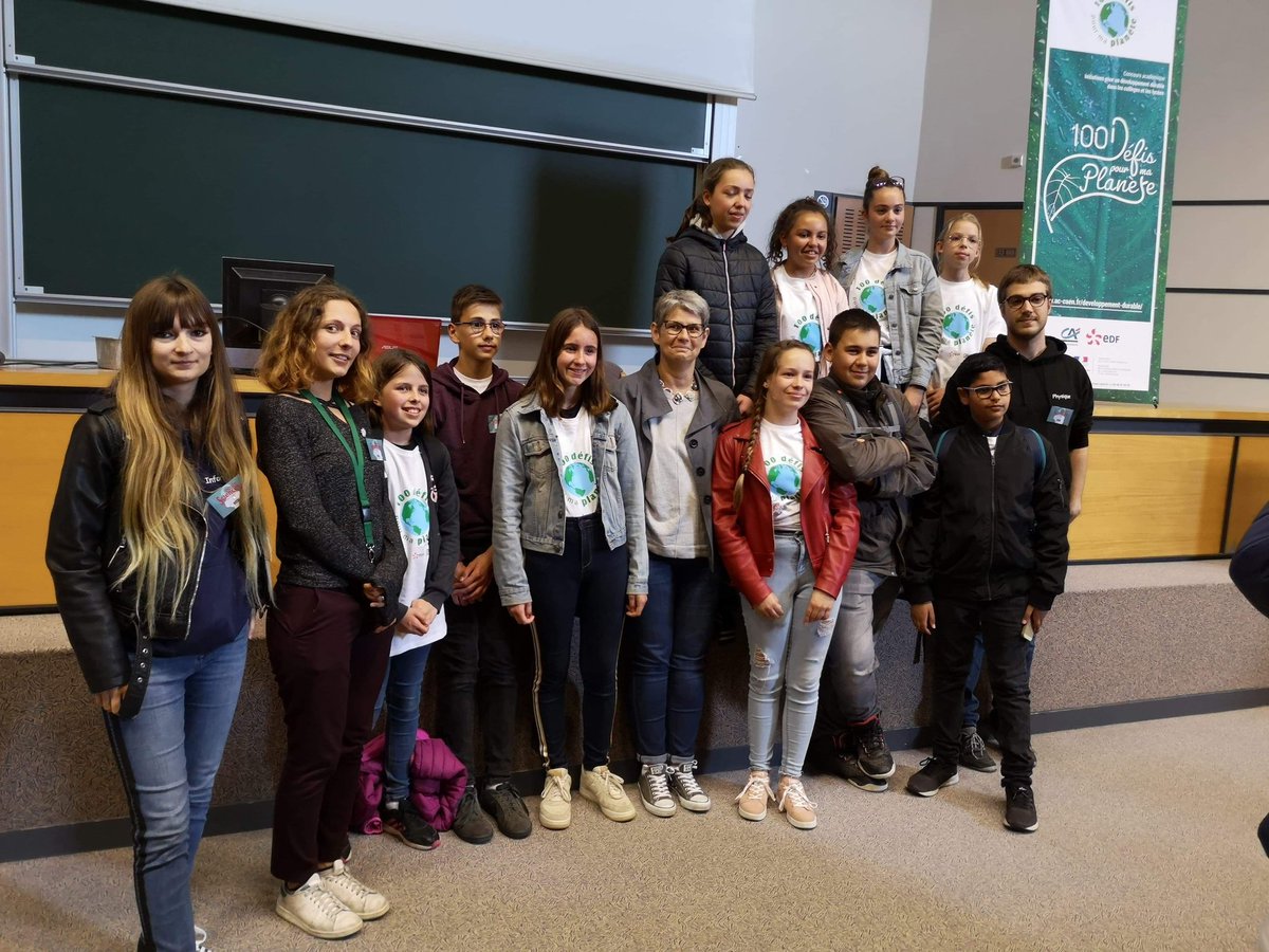 SciencesCaen's tweet photo. Le prix coup de cœur de l'étudiant a été décerné au Collège Guillaume de Normandie lors du concours #Ecolysciences avec leur projet original de la ruche connectée ! #sciences #projets #DeveloppementDurable #Ecoly19
Cc @Universite_Caen @daac_caen @_LeDome https://t.co/Yt2nfiTbGQ