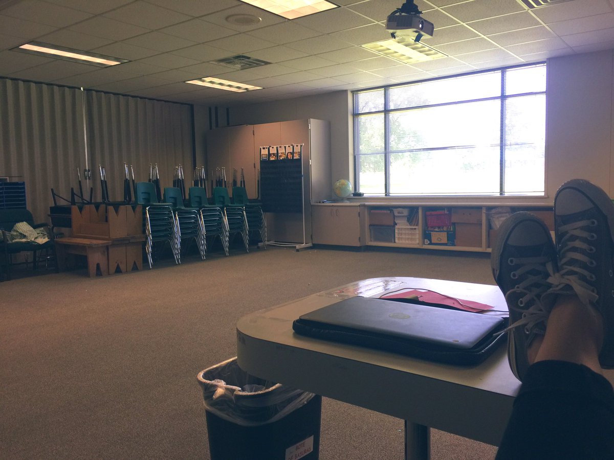 Garber_TES's tweet photo. Thatโs a wrap. Hugs and kisses, 2018-19 school year. Itโs been grand. #bittersweet #goodbyethirdgrade #hellofourth #getready #causehereicome https://t.co/8ENib88vkO