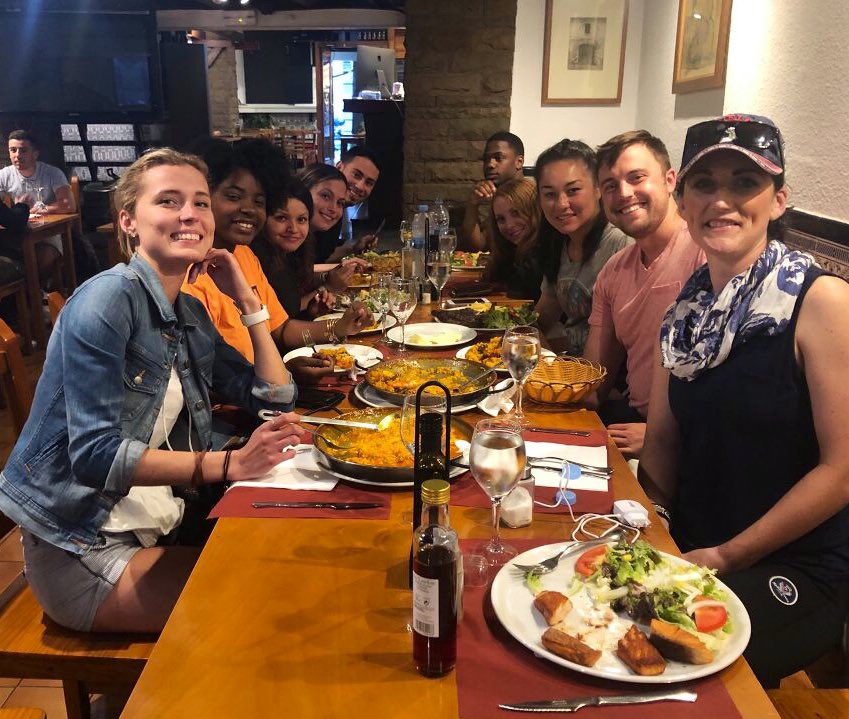 RU_SKFL's tweet image. 12 days ago 8 students met in the London Airport. 

Tonight it’s not an exaggeration to say that 8 friends ate their final dinner abroad together. 

“A mind expanded can never return to its original size.” 

#GlobalScarletKnights #GetYourJerseyOn #HighImpactPractices