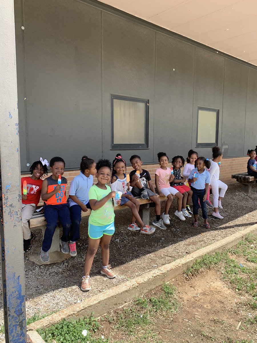 kevindstarks's tweet photo. Field Day Fun @ #Lemasters #EndofTheYear Did somebody say, Ice cream truck??? YES!!!!! https://t.co/icqkZGA7dC
