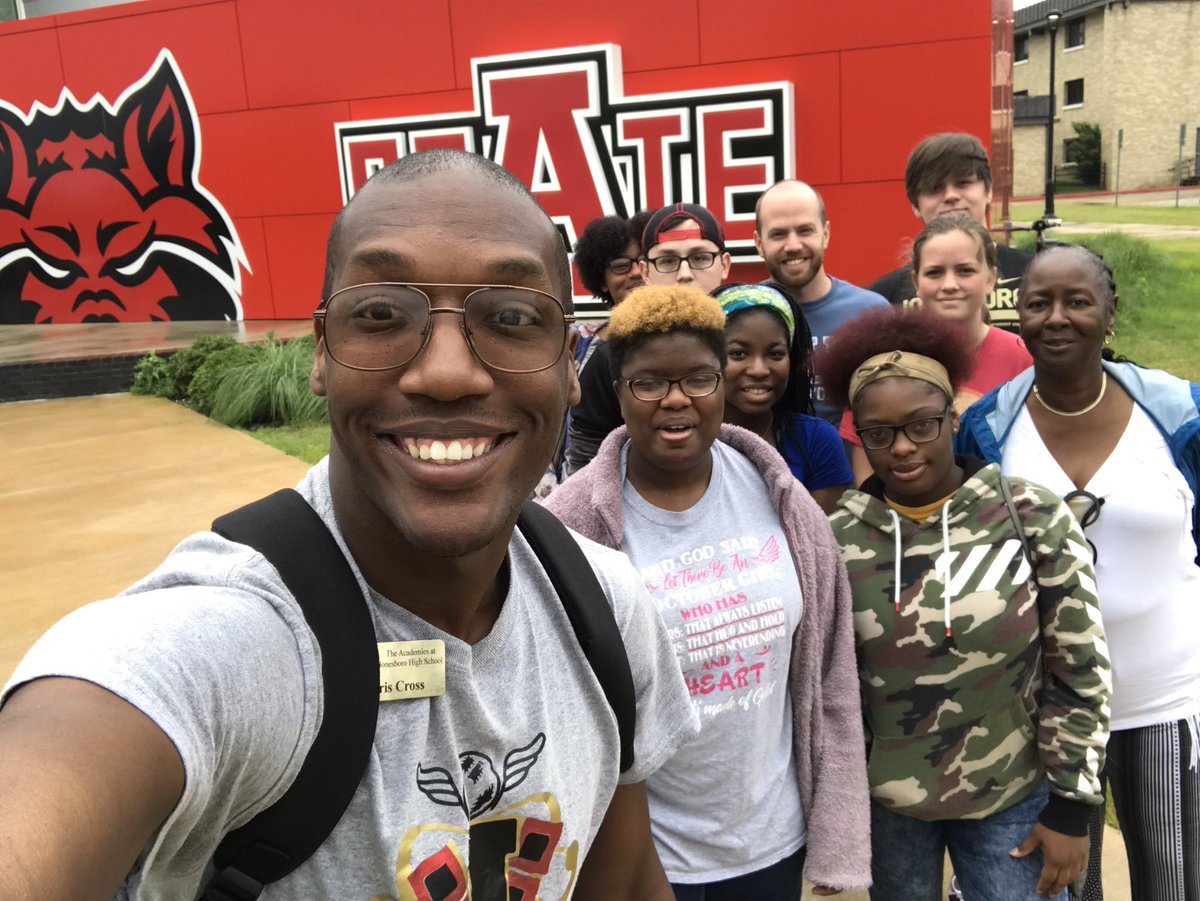 ChrisCross_SCC's tweet photo. Great morning touring my alma mater with my students. #CollegeTours #FutureRedWolves #CollegePlanning https://t.co/KoLiyanpgG