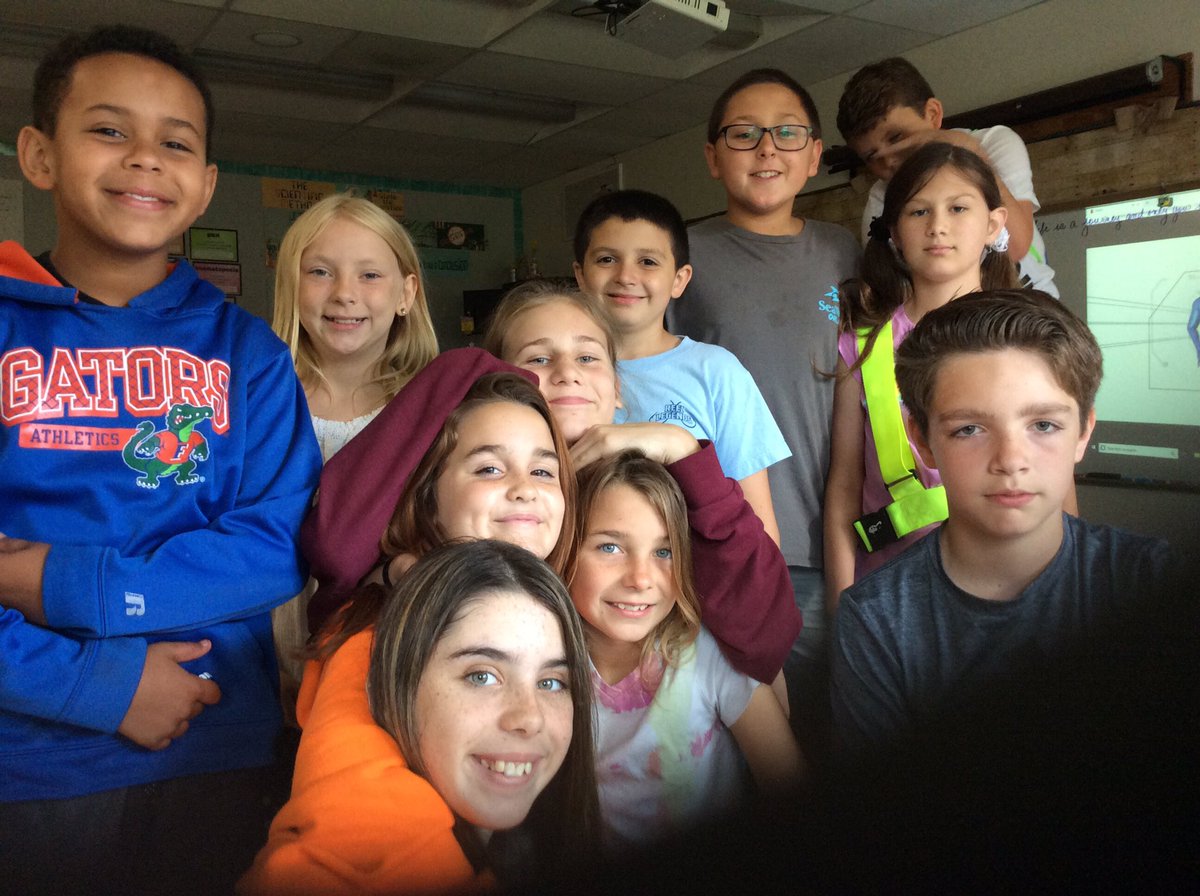 JenniferBerbert's tweet photo. Goodbye IPS...๐ขMiddle school...get ready...here we come! #ipskindness2018 #mapholder https://t.co/mpNe4fGImQ