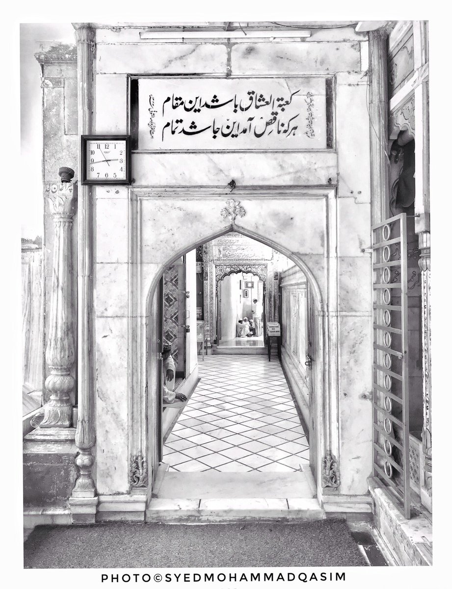 EvolveLeadLove's tweet photo. Kabatul Usshaq Bashad Ein Maqam
Har ke nakis aamad ein ja shud tamam
The Kaba ofLovers is this Place,
Every inperfect one who comes here gets perfected by Gods Infinite Grace
lines written at the entrance of Dargah of QutubSaheb.I too have a hope as I get to visit often #Jumerat https://t.co/1diIahOpPv
