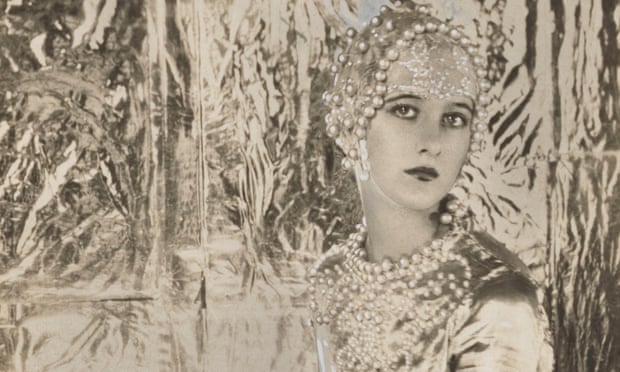 Irene Gammel (@mlc_research) on Twitter photo Cecil Beaton's Bright Young Things opens up the "wild and hedonistic" world of 1920s and 1930s bohemia at the <a href="/NPGLondon/">National Portrait Gallery</a> bit.ly/2WfVRhe Cecil Beaton's Bright Young Things opens up the "wild and hedonistic" world of 1920s and 1930s bohemia at the <a href="/NPGLondon/">National Portrait Gallery</a> bit.ly/2WfVRhe