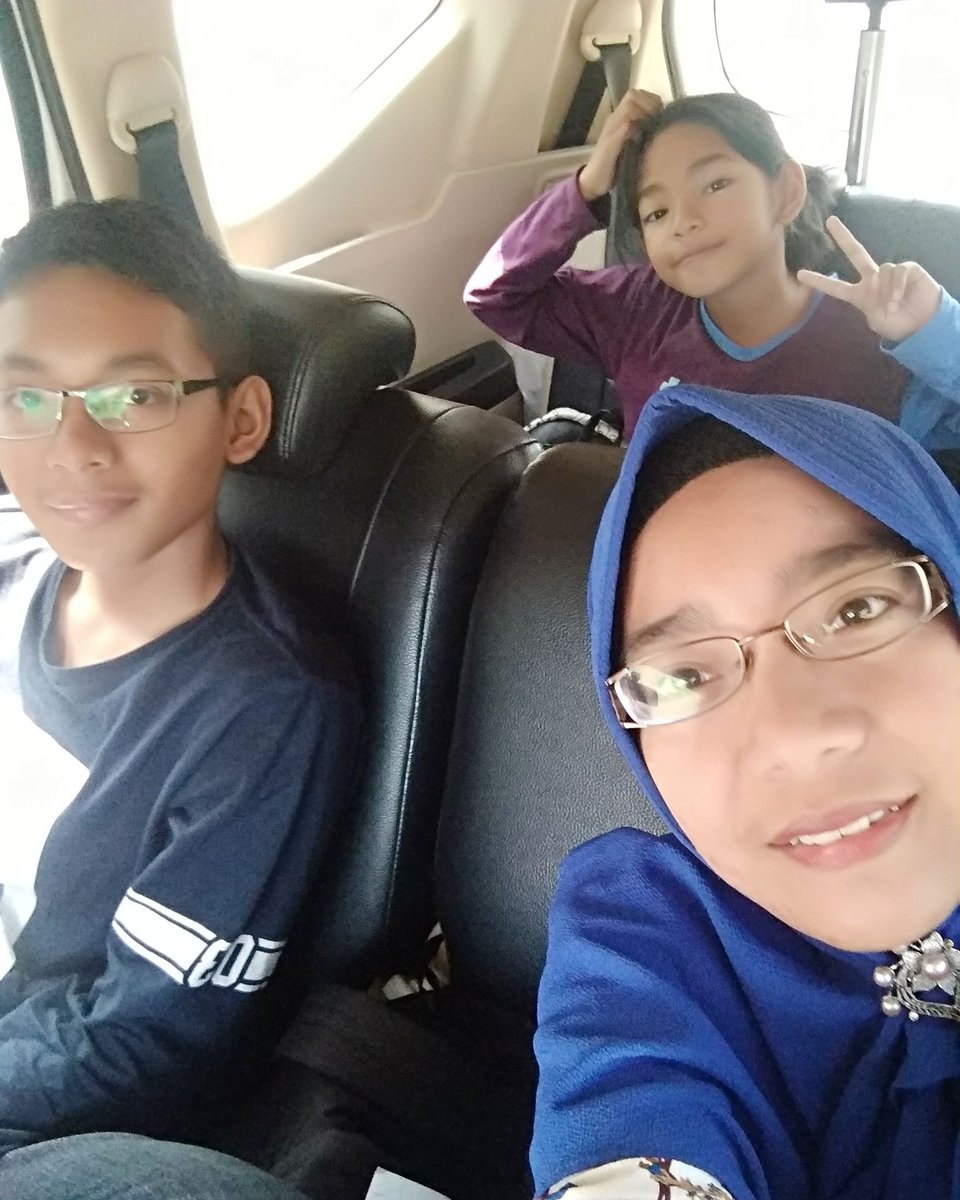 Bawa Mainan/gadget krn  ampuh untuk menenangkan anak jika bosan melanda saat perjalanan mudik, tak lupa bawa obat2an,air minum&amp;makanan kecil jg susu UHT #SGMEksplor aktif utk penuhi gizi&amp; memudahkan utk berbuka puasa saat masih diperjalanan. 
#MombassadorSGMeksplor 
#GenerasiMaju