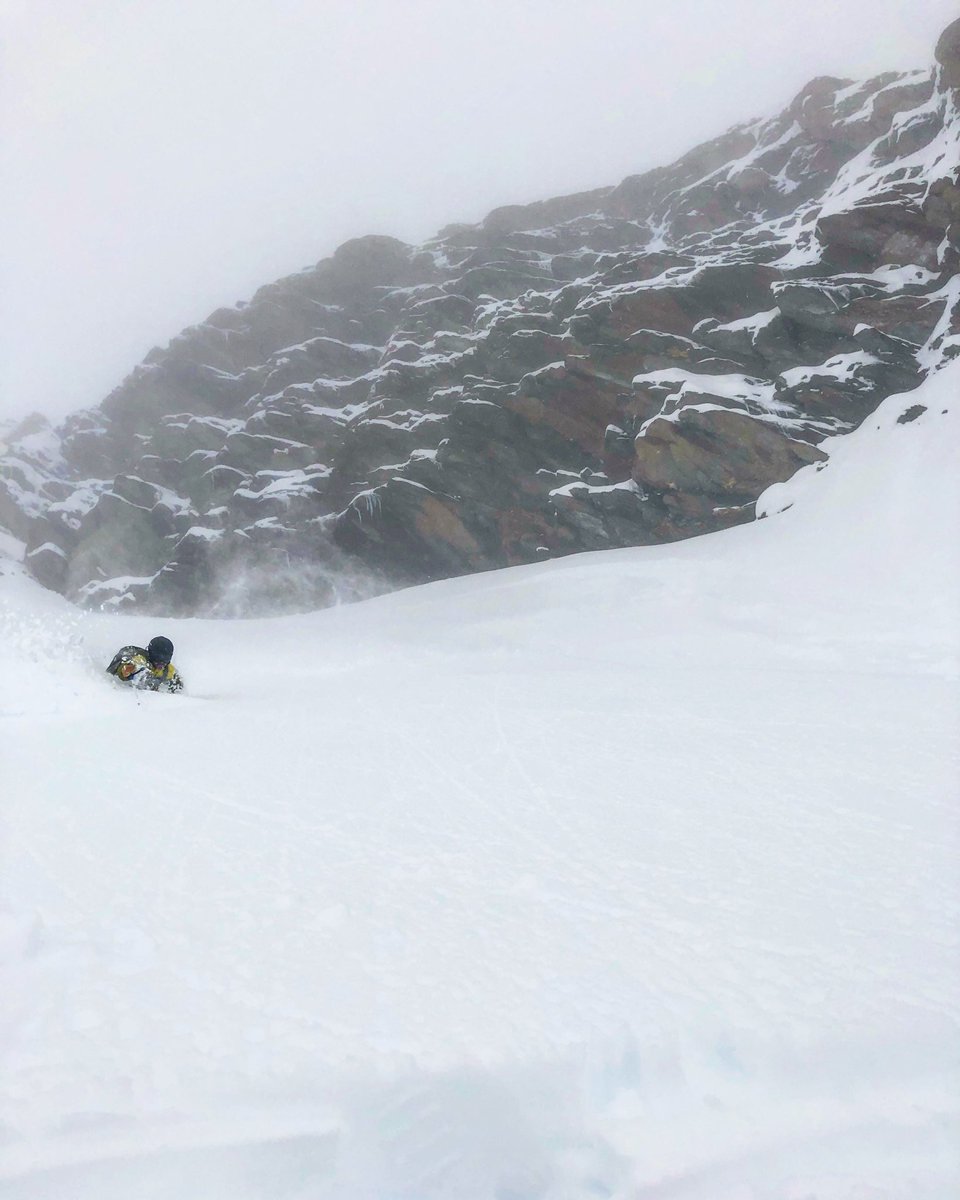 FREESKIER's tweet photo. Hot pow on the glacier today testing gear with @atomic at @mykitzsteinhorn. #titsdeep #FREESKKER #ThisIsSkiing https://t.co/hwgWf9wdTH