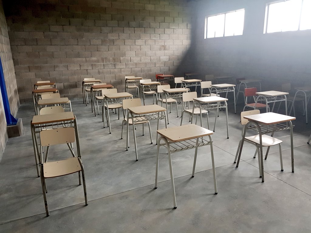SeguridadSV's tweet photo. La nueva infraestructura cuenta con una cancha debidamente techada e iluminada, que será utilizada para actividades deportivas y culturales; además se construyeron aulas para que los jóvenes puedan recibir sus talleres vocacionales. https://t.co/1VgnXfgpeK