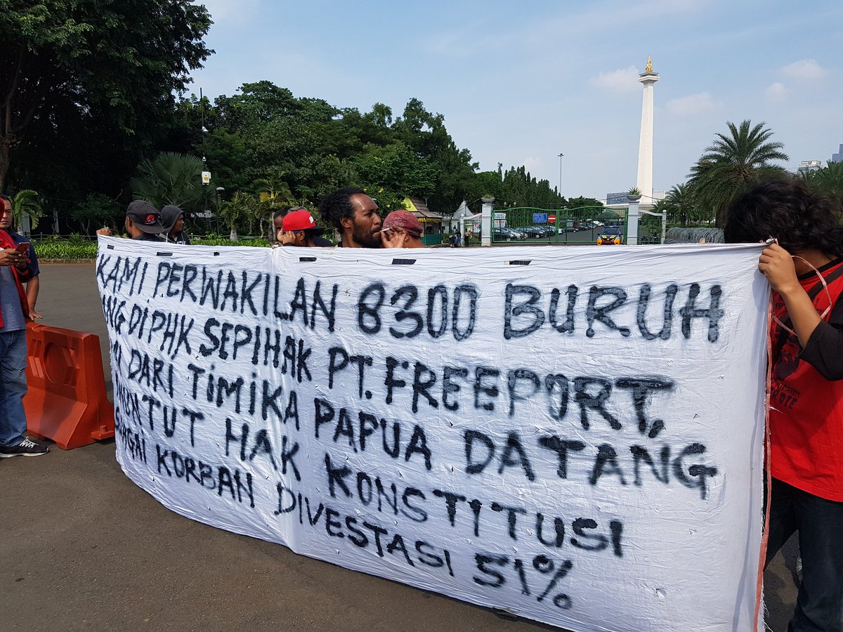 EchyPapua's tweet photo. Mencari keadilan dinegri ini ibrat jarum jatuh di dlm kali
2thn diabaikan
#Krbanphksepihakfreeport
#Buruhfreeportmenggugat
#korbanphkIlegalfreeport
#Buruhindonesia
#Menolaklupa
#DiseberangIstana
@jokowi
@GeneralMoeldoko 
@hanifdhakiri 
@dedeyusuf_1 
@lokataru_id
@KontraS
@YLBHI https://t.co/RM0sDznTfv