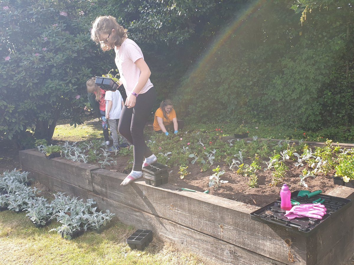 TheTribeYouthC's tweet photo. #Youngpeople from The Tribe Youth Group making a difference to their #Environment in Manston Park with their sponsored flower bed. Thank you to @LeedsParks for allowing this to happen... #gardening #greenspace #outdoors #leeds @Child_Leeds https://t.co/f0kisHzFMa