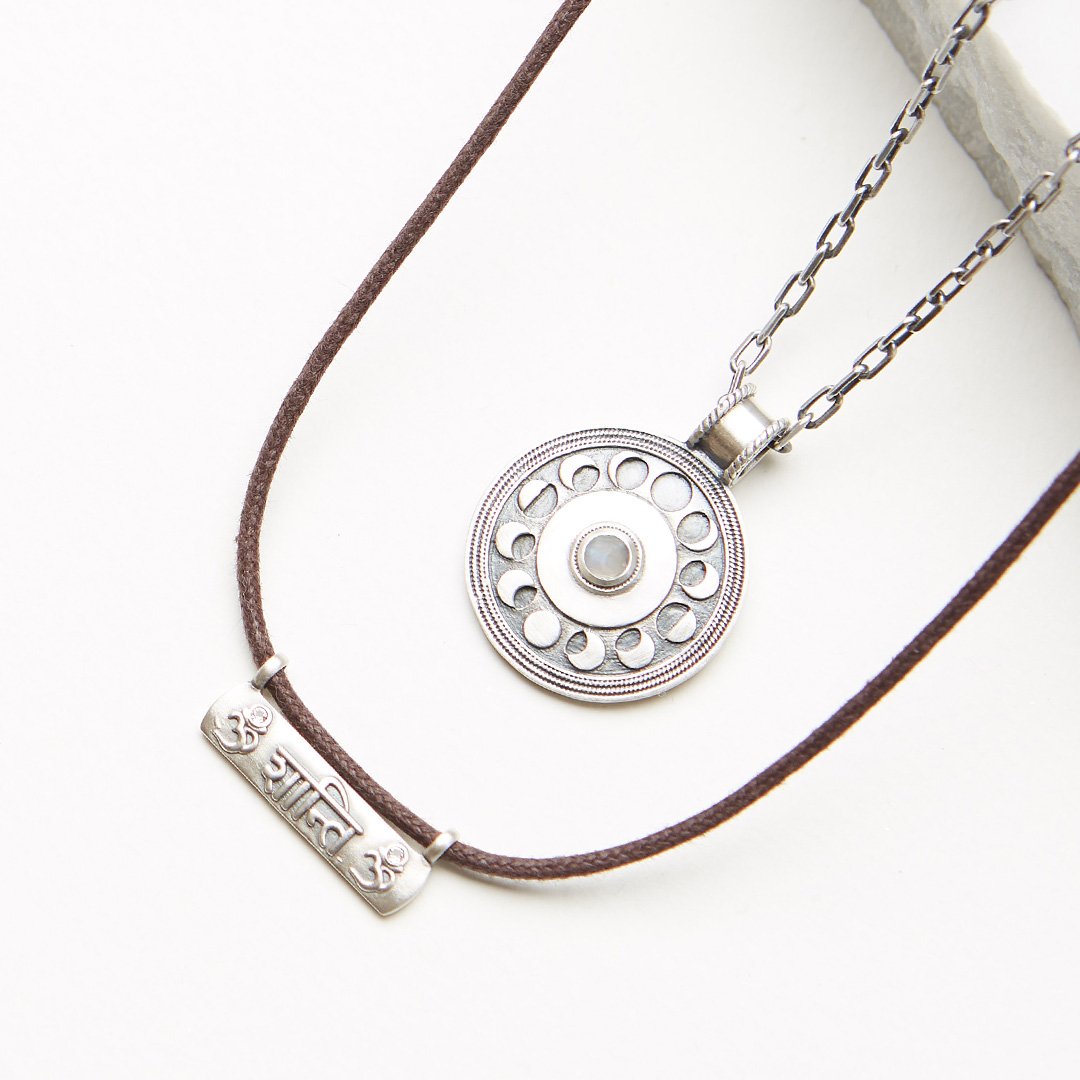 satyajewelry's tweet photo. Our NEW men's styles have arrived! 😍 Suprise the amazing man in your life this Father's day with symbols that inspire peace and positivity. Because who doesn't love a #ConsciousMan? https://t.co/cl2kKUeEYk https://t.co/jTtZ9OUxC0