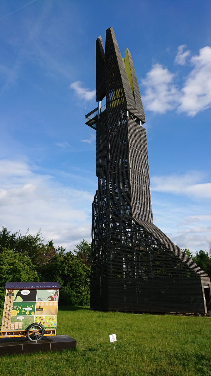paulinepauline's tweet photo. Das Kind rennt gerade zum 3. Mal diesen Turm hoch. Nächstes Mal gibt's hier kein Eis! Zu viel Energie! #ichwillheim https://t.co/wQylQhqJKt