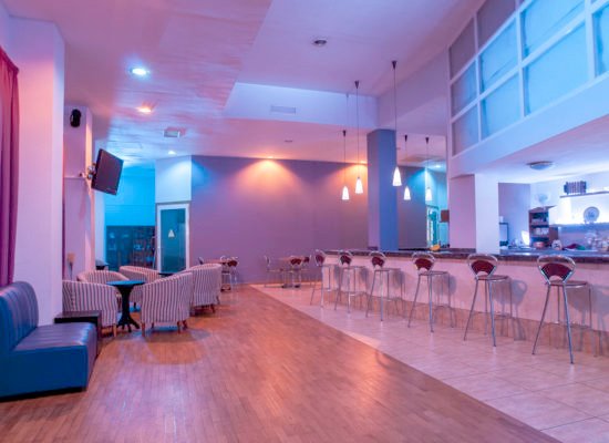 La #DoubleSwingJam de hoy queda cancelada... ¡Pero no os preocupéis porque la #JuerneSwing sigue en pie de 21:00 a 23:00! Tendremos esta pedazo pista para darlo todo a ritmo de #swing 🕺🏽🎵💃🏽

#Mayeuswing #BailarEnVigo #Baile #Dance #SwingDance