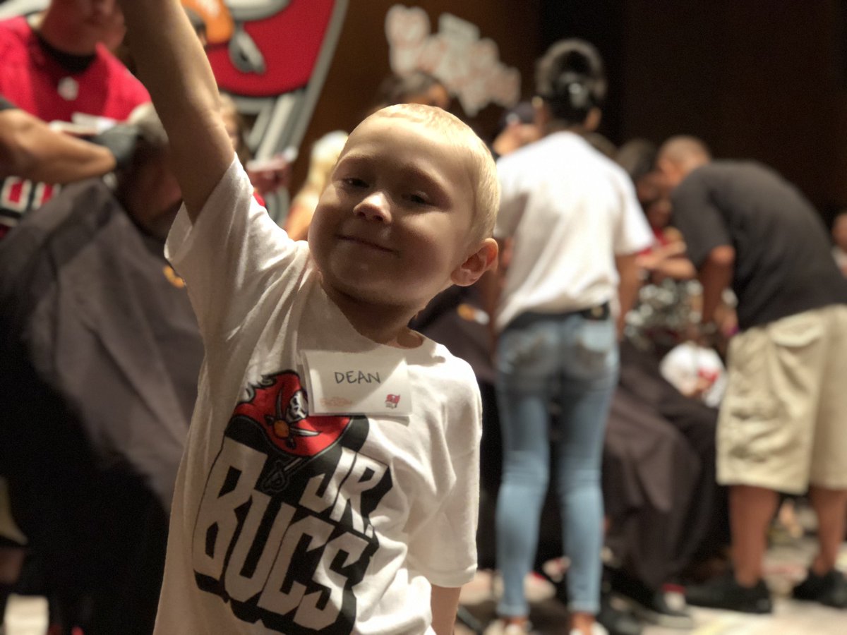 PewterReport's tweet photo. The real role models. #Bucs #CutforaCure @PediatricCancer https://t.co/e0DzOYqQNz