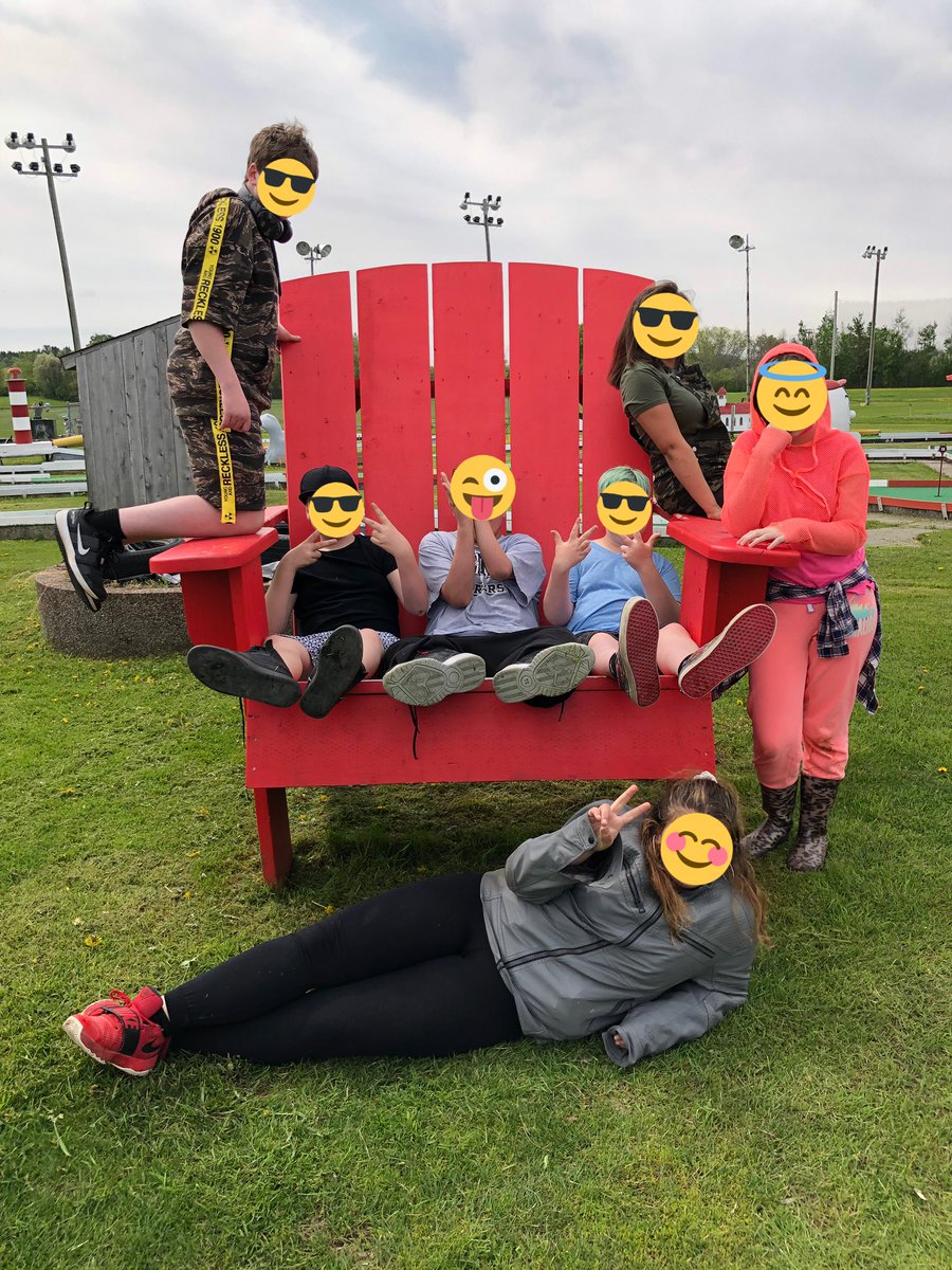 MissEeeL's tweet photo. Had a laugh filled time at 19th Tee mini-putt! S:”you’re unlucky Erin and it’s your birthday”😄 Pic 2: Ron’s hole in one! @McHughEduCentre @rsc_crs #happygilmour #19thtee #mchughcommunity https://t.co/UohrrrkzcY