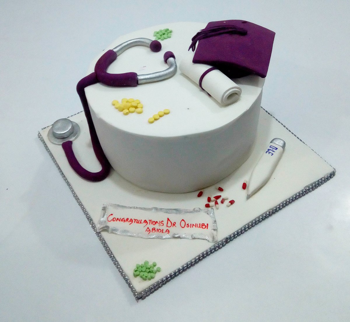 Harshabeecakes's tweet photo. Specially for HC medicos😍😍.... This beauty was baked and decorated in less than 6hours.... Super thanks to the team💋💋💋💋
.
Cake size- 9"
Cake flavor- vanilla
.
.
#harshabeecakes #Ikoroducakes   #cakesinikorodu #cakesinlagos #inductioncake #doctorscake #medics #fondantcake https://t.co/Oz9OGjp8wY