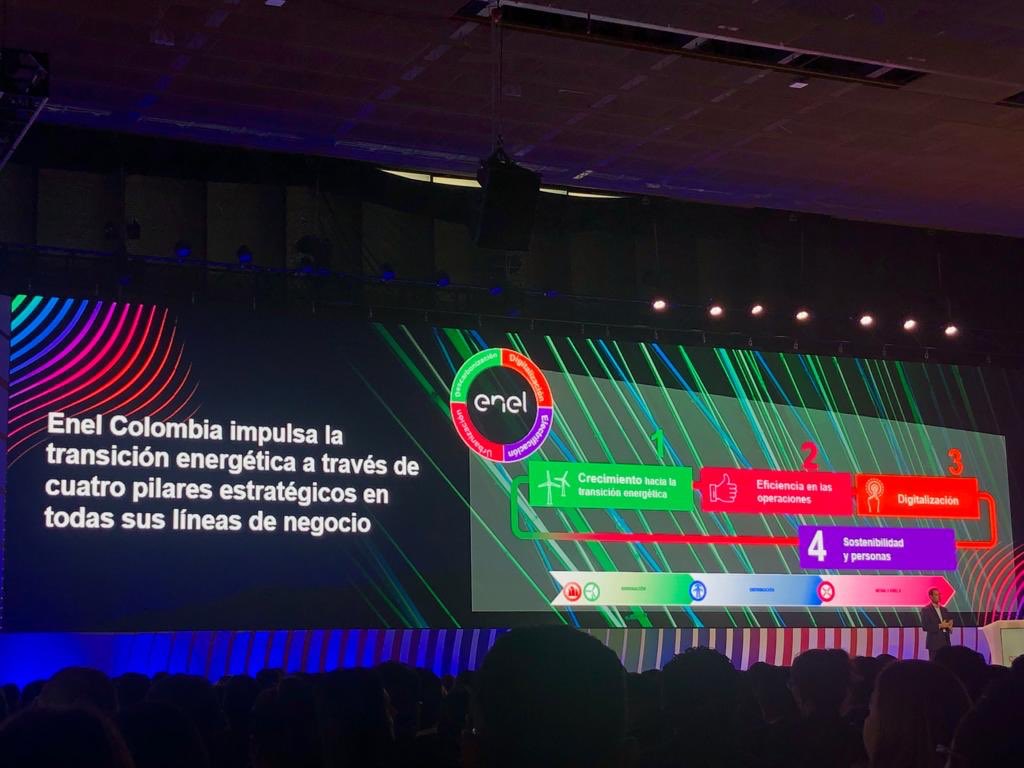 LucioRubio1's tweet photo. Una importante jornada para reflexionar sobre el futuro de nuestras empresas #EnelColombia, los nuevos retos que enfrenta el sector y como en @EnelGroupEs estamos comprometidos con la transición energética. #TransformaciónEnergética https://t.co/6pQgddyufP