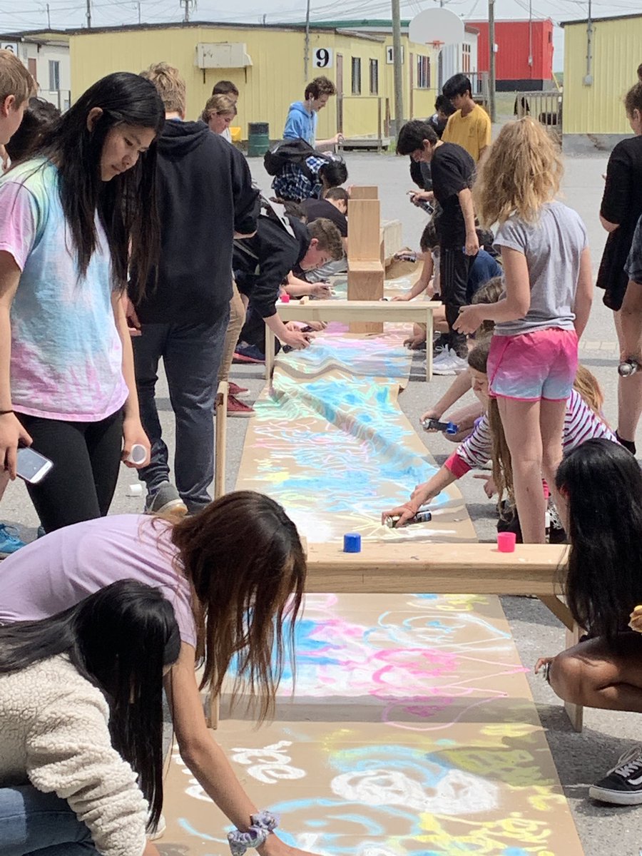ScholfieldsArts's tweet photo. Art Carnival Fun @ SJH! #ocsbarts https://t.co/iy7V83iFt1