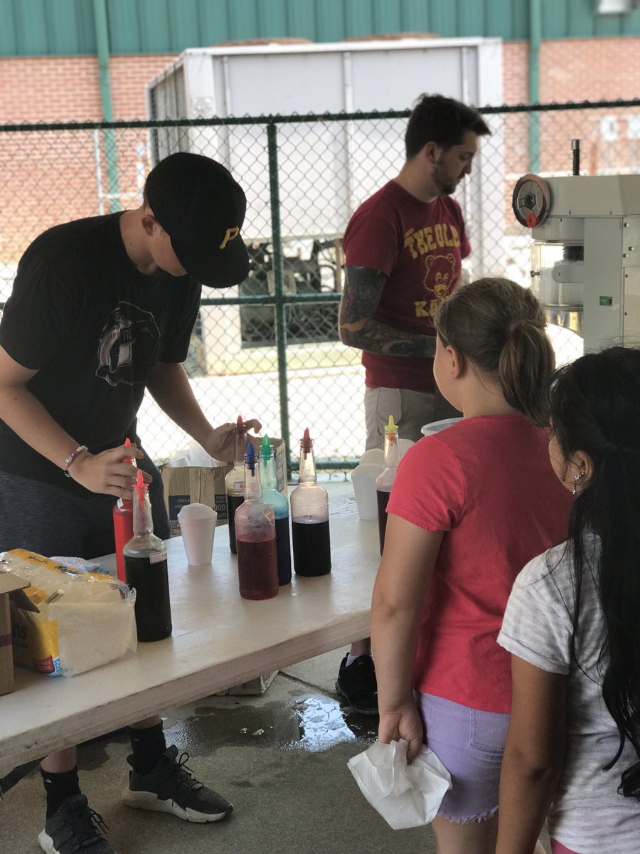 CHESHINSON's tweet photo. TEACHERS END YEAR spoiler alert: Third Grade at CHES ended with bubbles, sidewalk chalk, and a Suprise Treat for the students from @PelicansSnoball #WeArePirates #ThirdGrade #TeachersEndYear #CorinthCrew #teachertribe https://t.co/YSKhzQm1i5