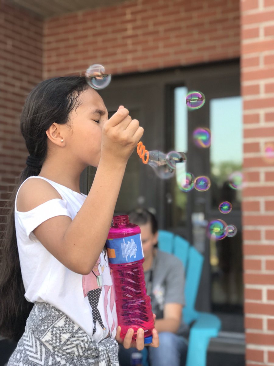 CHESHINSON's tweet photo. TEACHERS END YEAR spoiler alert: Third Grade at CHES ended with bubbles, sidewalk chalk, and a Suprise Treat for the students from @PelicansSnoball #WeArePirates #ThirdGrade #TeachersEndYear #CorinthCrew #teachertribe https://t.co/YSKhzQm1i5