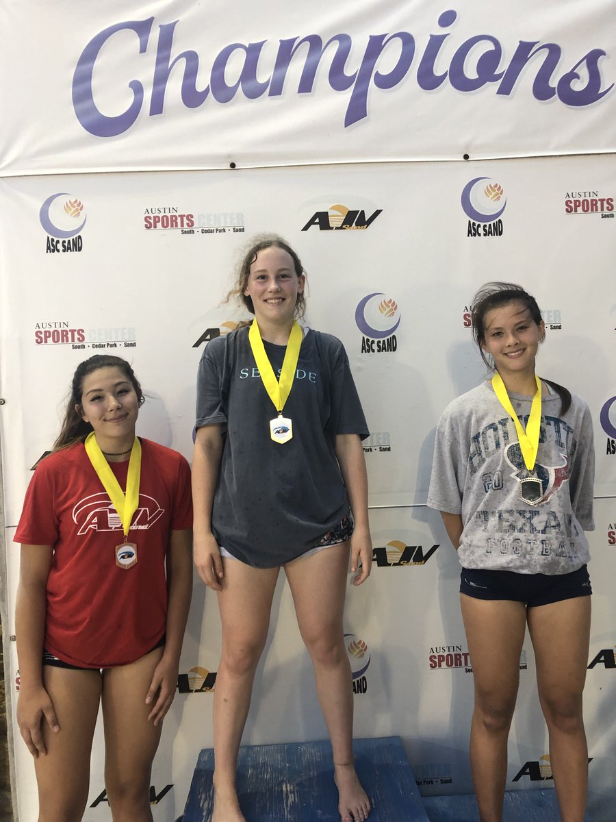 Here they are: the QUEENS of our last QOB tournament! Want to stand atop the podium? Register for one of our Friday night QOBs starting this week! ow.ly/PF0f50urrrO