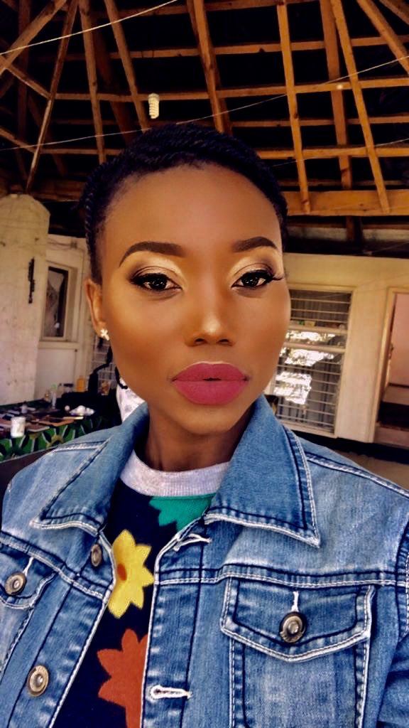 MiluMuziq's tweet photo. Life is too beautiful for u to be anything but daring, so do it all and do it well .
Makeup https://t.co/kDWlVQQezu