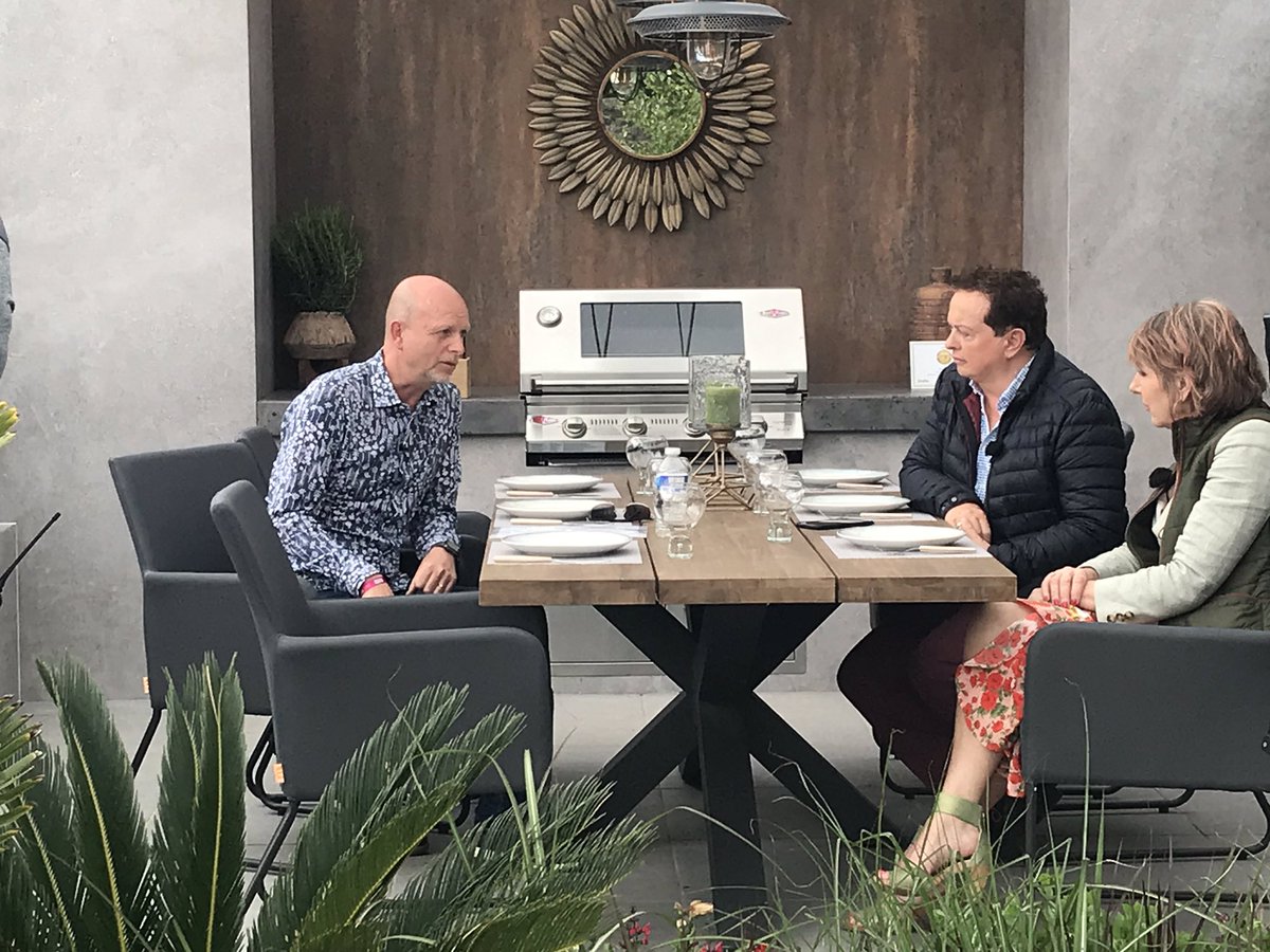 fbd_ie's tweet photo. Our gold medal garden designer @KevinDennisCSG chatting to @MartyM_RTE and @lawlor_aine ahead of this evenings Bloom Live 🌷🍂🍀🌿 @bloominthepark https://t.co/QCXv5S5D1e