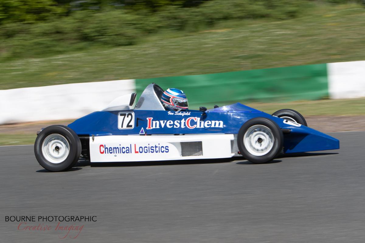 Ian Schofield on why a flat battery  didn't entirely spoil his <a href="/BRSCCFF1600Nor/">Avon Tyres FF1600 Northern</a> day at <a href="/mallorycircuit/">Mallory Park Circuit</a>: "I was having a lot of fun [in race 2], I was hanging on to the front group, well enjoying myself. Then suddenly it started missing. But a simple fix, charge the battery!" 👇🔋