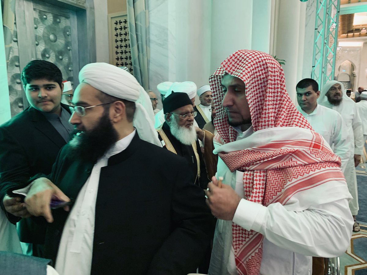 HHSCUK's tweet photo. WML conference Modarate Islam in Makkah
Pleasure meeting important personalities
SheikhAbdulkarim Al-Issa WML Makkah.
Moulana Tahir Ashrafi @TahirAshrafi  chairman of Paksitan Ulema Council.
Mufthi Pakistan Mufthi Rafi Usmani.
Dr Makdoum WML London.
Imams of mosquesNZ #مكة https://t.co/hKCWREvDAt