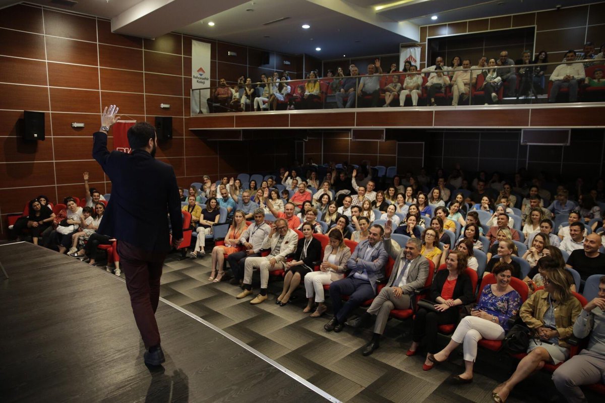 Savas_BOYAR's tweet photo. Samsun Bahçeşehir Kolejleri Velilerimize Yönelik “Mutlu Ve Başarılı Çocuk Nasıl Yetiştirilir?” Semineri Veren @ozgurbolat Hocama Ve Yoğun Katılım Gösteren Tüm Velilerime Sonsuz Teşekkürler. https://t.co/zni2HZWGxE
