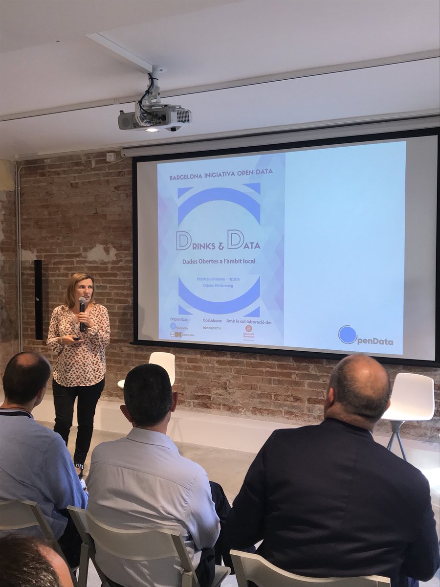 iopendatabcn's tweet photo. Ara @lourdesmunoz explica “us animem a fer un cop d’ull al portal per a què professionals comparteixin coneixement” 👉 https://t.co/K8dKvsiBLT https://t.co/KPADkJNbG9