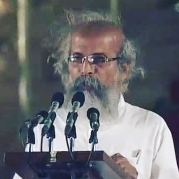 Rohitku21796211's tweet photo. आंखें भर आई इस दृश्य को देखकर.
जो विरोधी कहते हैं, भाजपा गरीबों का शोषण करती है दलित पिछड़ों का अपमान करती हैं, वह अपनी आंखों में सुरमा लगा कर देख लें, 
ये हैं मोदी सरकार में नए मंत्री प्रताप चंद्र सारंगी,रहने को ढंग का घर नही,चलने के लिए न बाइक है न गाड़ी...
ये है असली लोकतंत्र https://t.co/RioyZJW95s