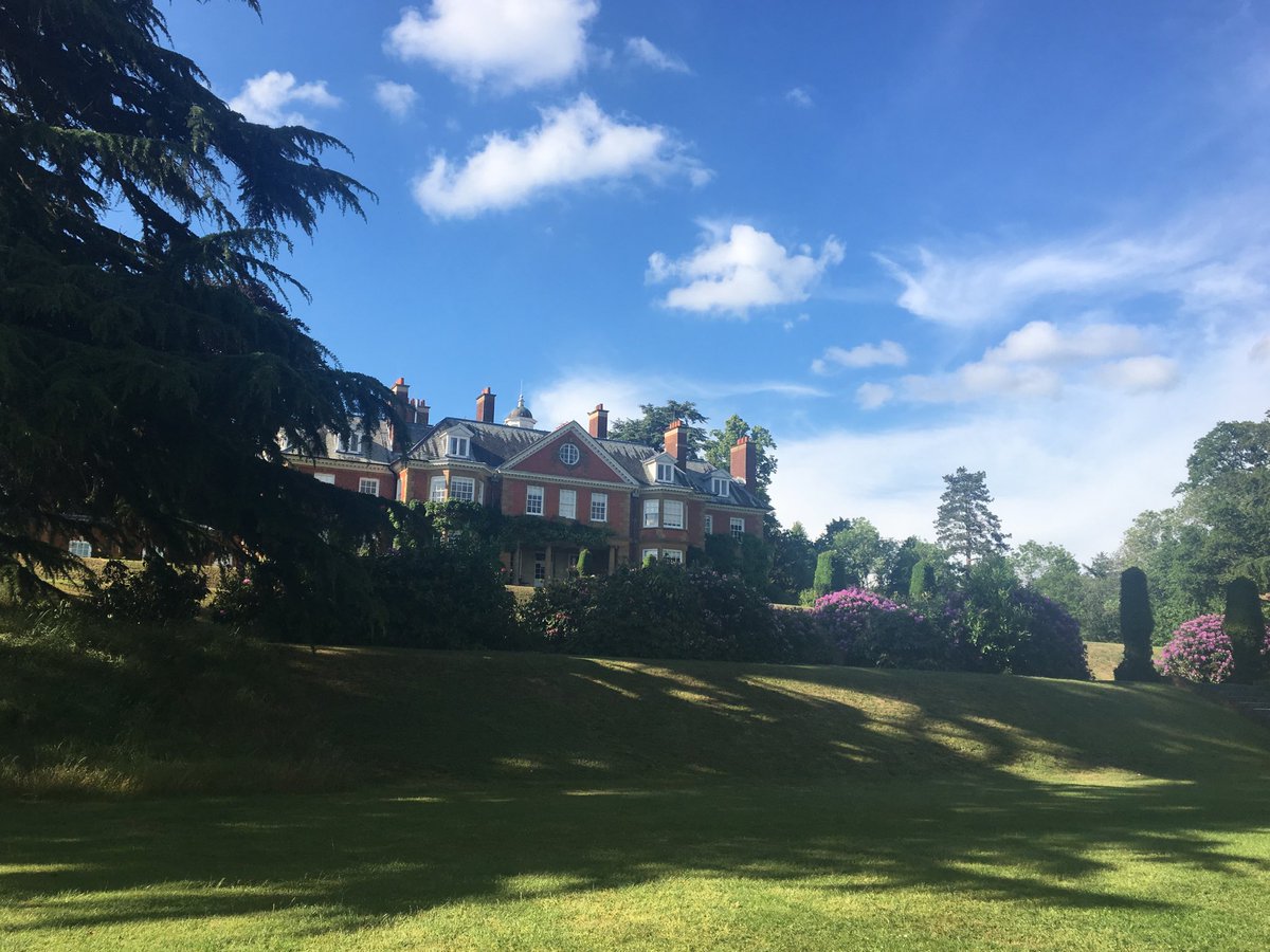 caltew's tweet image. Evening stroll SAS Marlow. It’s all rather lovely. #sasprofs #saseducation