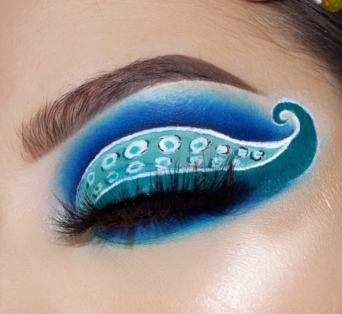 her_riotx's tweet photo. @JeffreeStar good morning baby bear. Congratulations on your good news today! I’ve made my bf listen to me talk about how much I want to be on your list for months now. He would love to not hear about it anymore, please add me to end his suffering. #JeffreestarPRList #savemyman https://t.co/TAVOTyvn5K