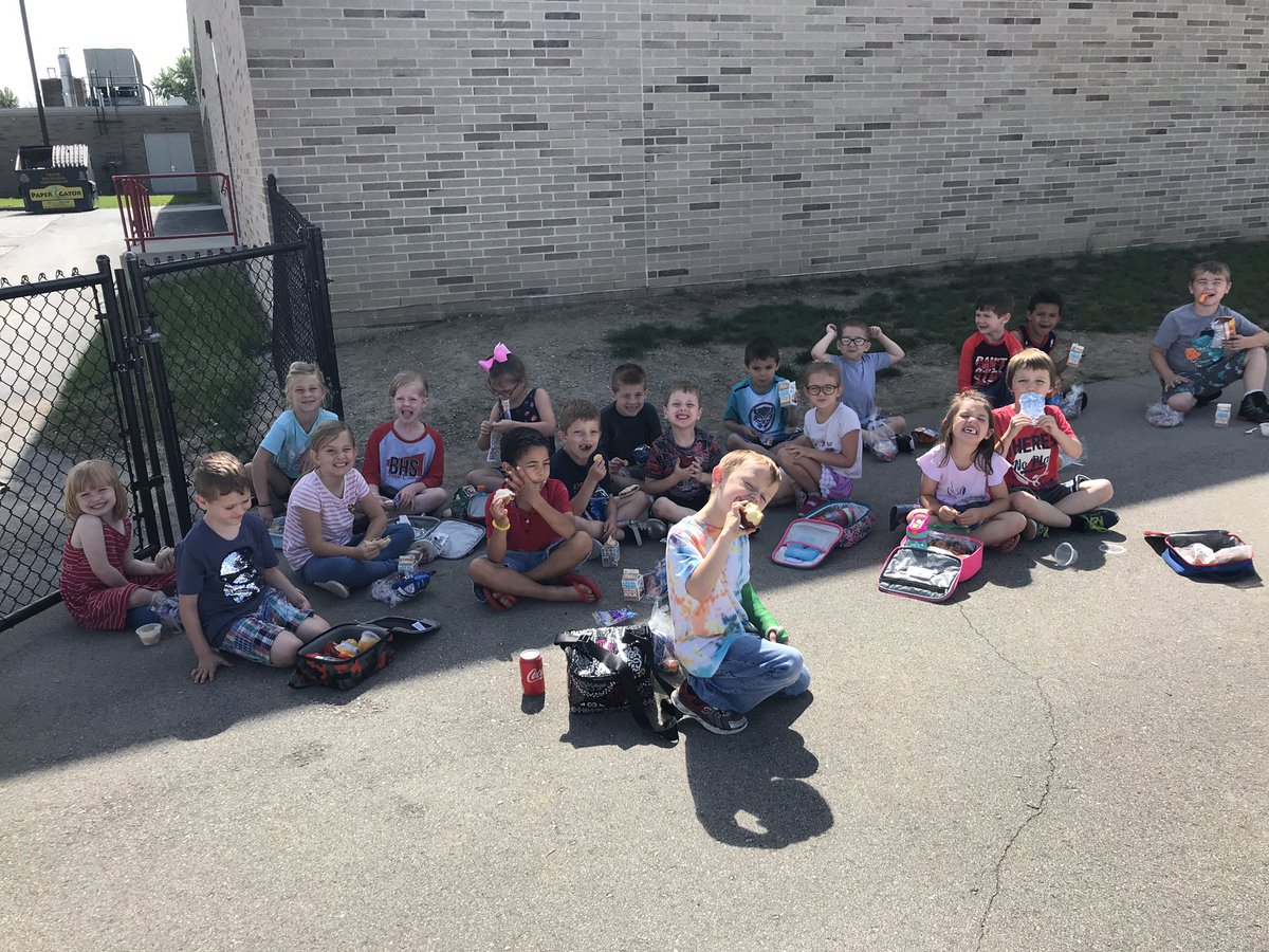 MrsFrysKinders's tweet photo. Beautiful day for a picnic! #BHESpowerup https://t.co/QPVC4jrFPc