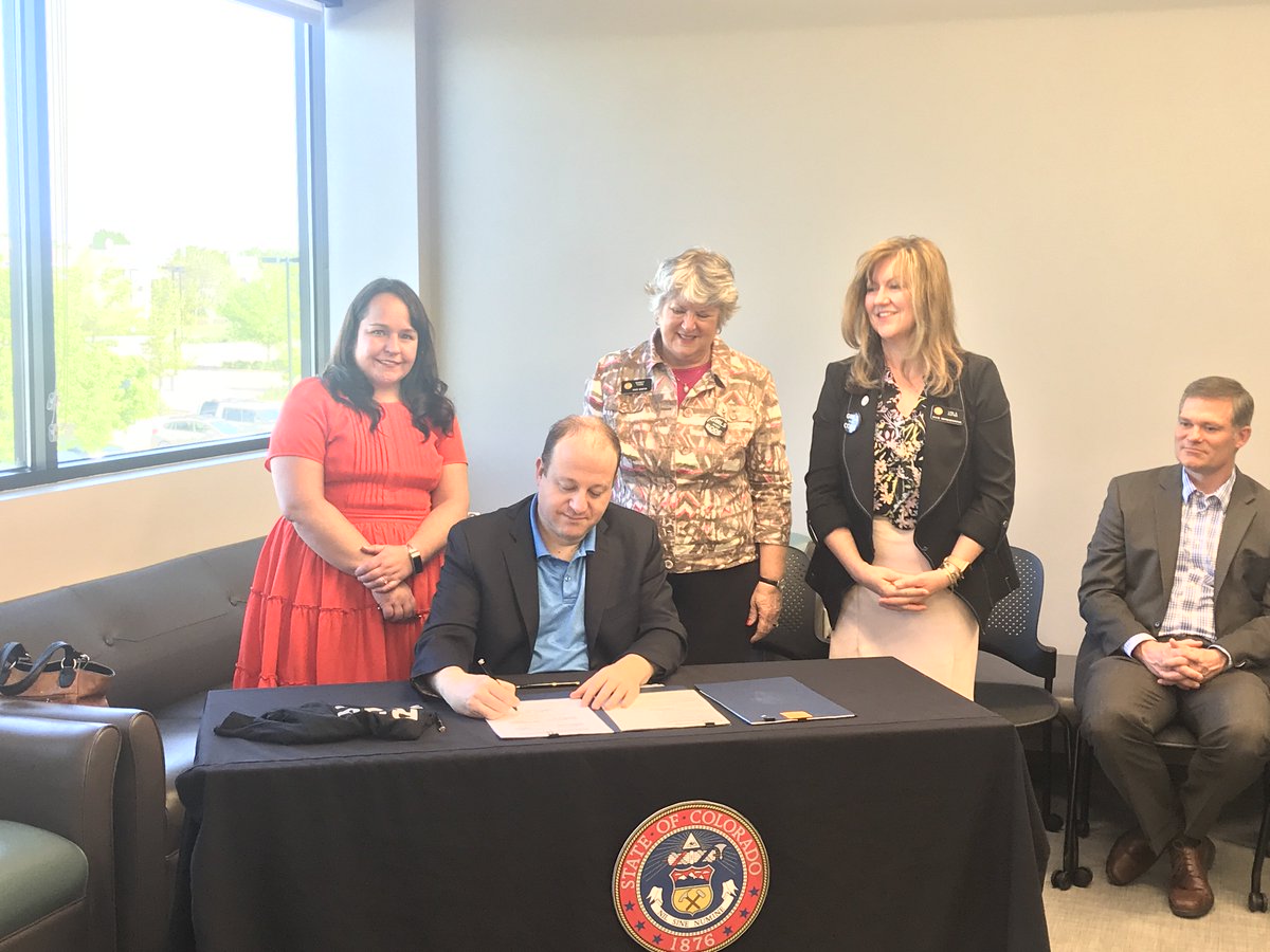 GirlsWhoCode's tweet photo. It's official! 🖊️ by @GovofCO

Colorado is now committed to closing the gender gap in tech through a grant program and participation data tracking based on recommendations from our Policy Agenda! https://t.co/2taPw6OXTF