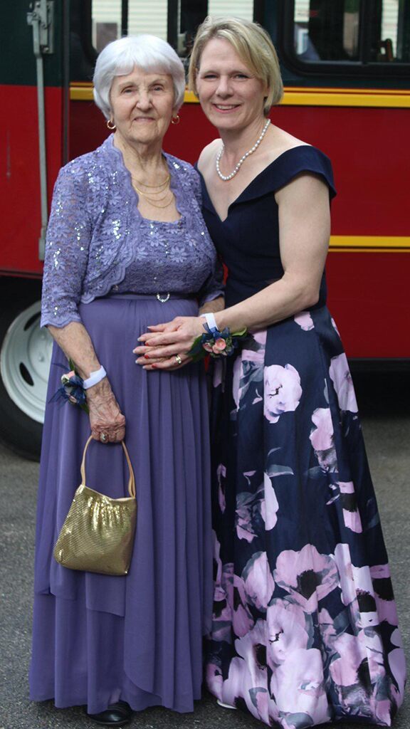 hub4hugs's tweet photo. "97-year-old woman who finally gets to attend prom, named honorary queen" via FOX NEWS https://t.co/KDsIrbT89y https://t.co/8cmat6Neh6
