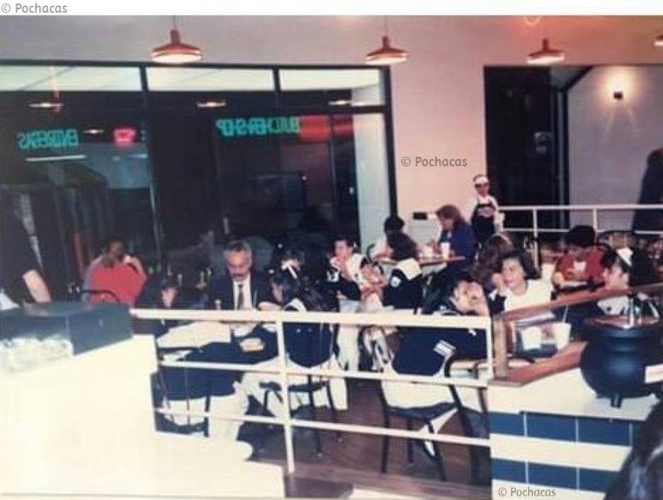 Xalapa_Historia's tweet photo. Interior de la desaparecida franquicia #Beefans en junio de 1991: https://t.co/MJJRGfXpHA #XalapaenlaHistoria https://t.co/9Jd1dmC4Y9