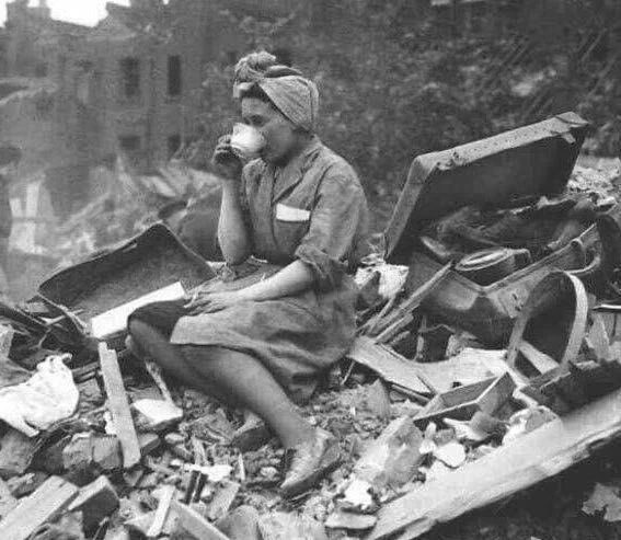 "المرأة التي يتحسن مزاجها من: كتاب، قصيدة، أغنية أو كوب قهوة لن ينتصر عليها أحد حتى الحياة تخسر أمامها.."