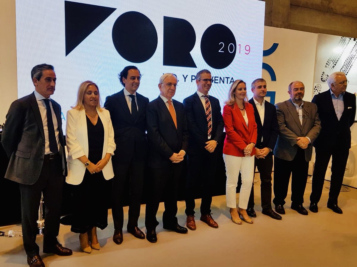 cochesnet's tweet photo. El Foro VO y Posventa, organizado x @GanvamOficial e Interneting, ha hecho entrega a @AdevintaSpain del Premio a la Confianza por el cambio de política en la publicación de los precios de los vehículos en https://t.co/jH5Qk5xsLA 🚙🚗👏 #SalonVO19 ¡Gracias por el reconocimiento! https://t.co/QjKnOAri9W