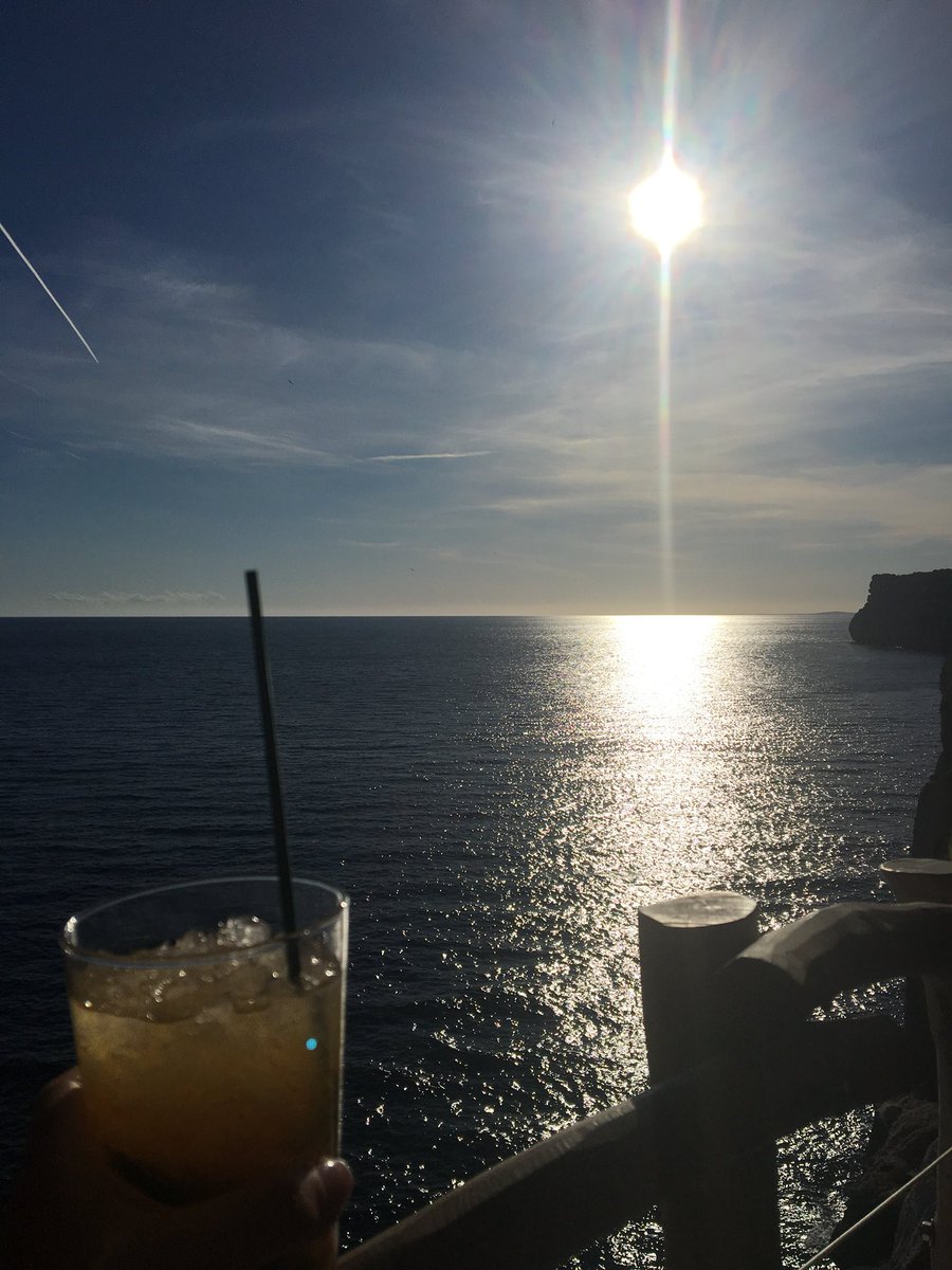 TQ0000's tweet photo. Having a dreadful time.....🤔!!! https://t.co/xMtugYNXWA