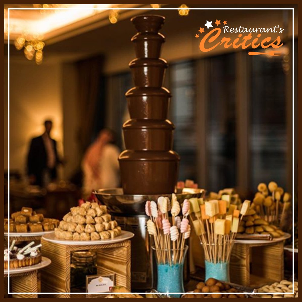 Rescritics's tweet image. Chocolate fountain at Grand Millennium Hotel @grandmillennium_businessbay Beau Rivage @beaurivagebistrodubai also makes sure you save some space for dessert. You wouldn’t want to miss out on these decadent treats

#GrandMillennium #Dubai #BeauRivageBistroDubai #RestaurantsCritics